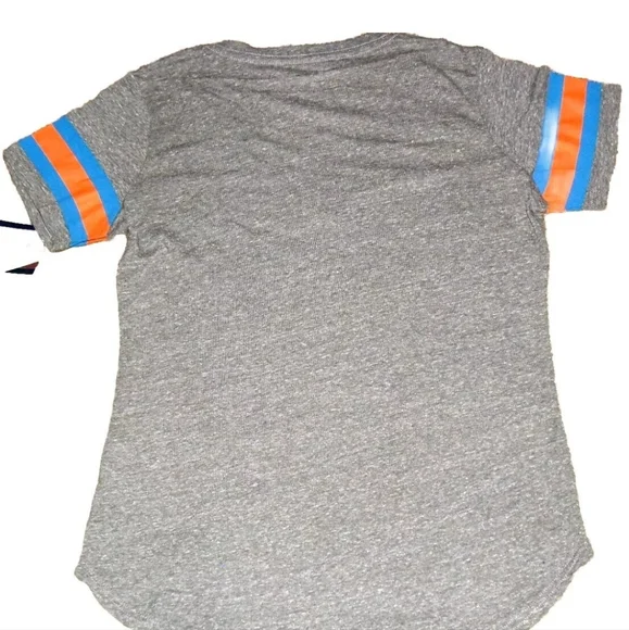 New York Knicks Womens Rhinestone Bedazzled Logo V Neck T Shirt sz Large… - Picture 4 of 4